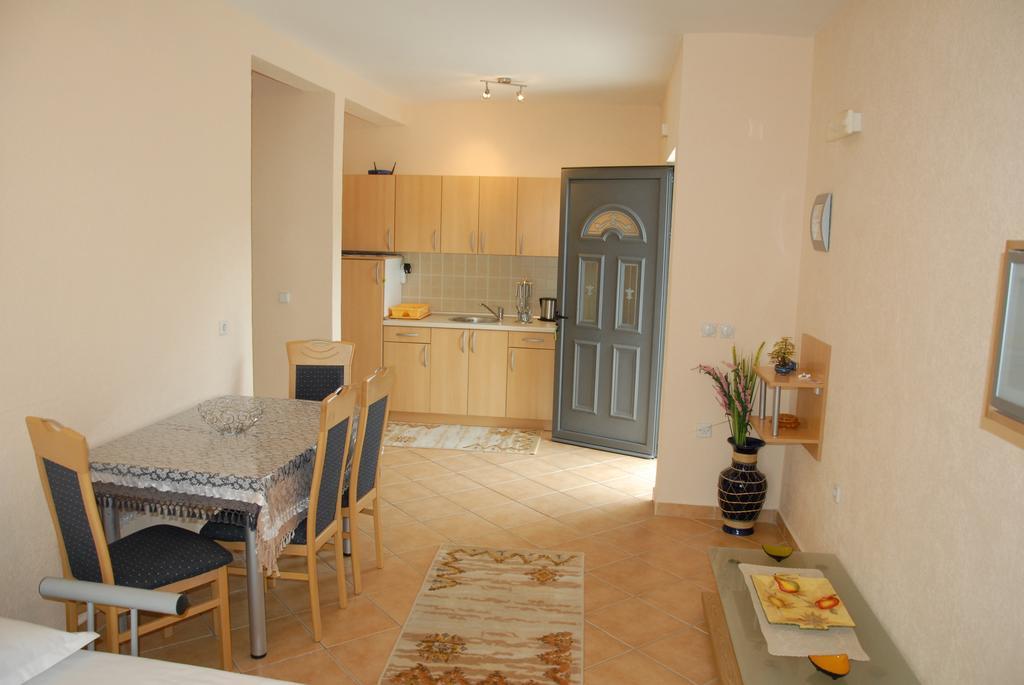 Guest House Evropa 2 أولتْسي الغرفة الصورة